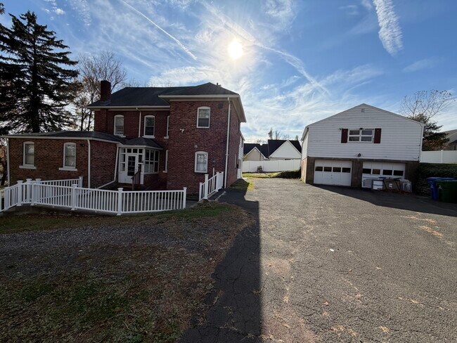 Building Photo - 2964 State St