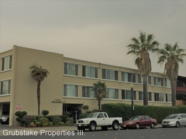 Primary Photo - Studio, 1 bath Apartment - 1735 Broadway S...