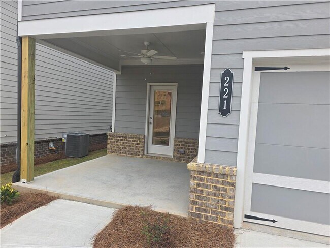 Building Photo - 221 Brownlee Rd