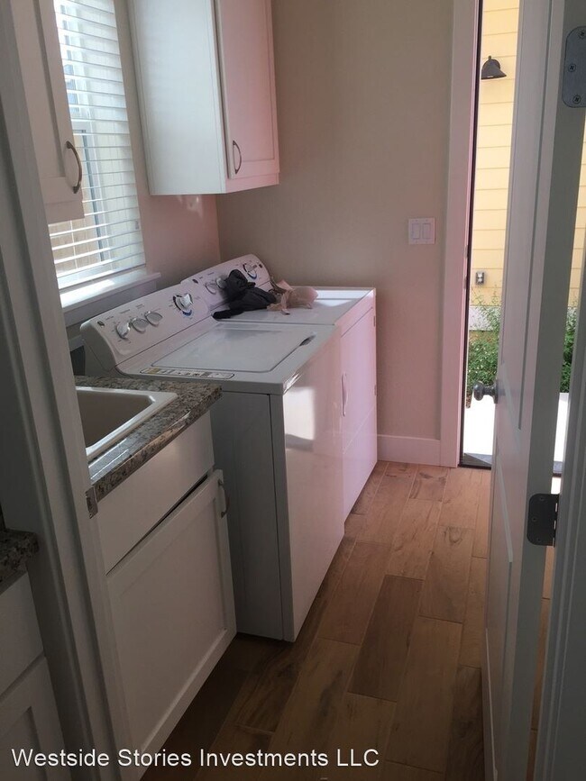 Building Photo - 1310 Roycroft Ln