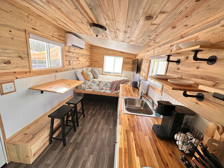 Building Photo - 6554 OR-238