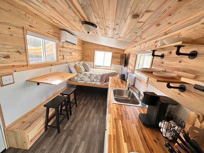 Building Photo - 6554 OR-238