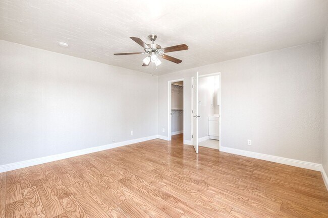 Building Photo - Three bedroom two bath home- fenced yard! - Castle Park