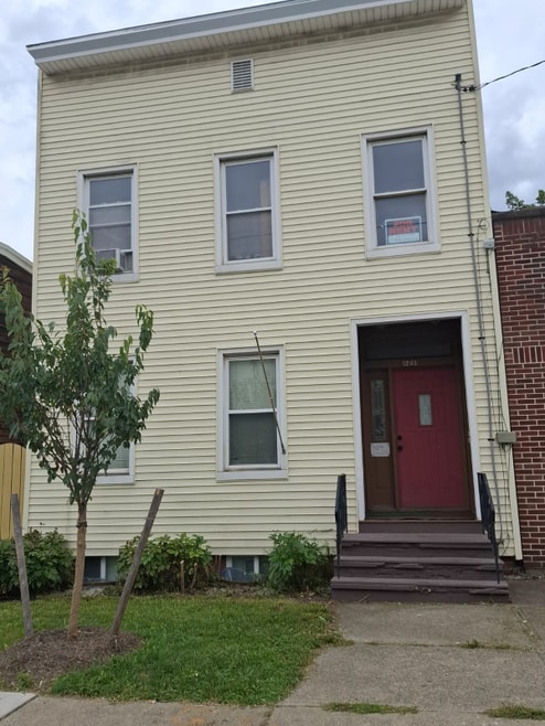 Building Photo - 1243 Broadway