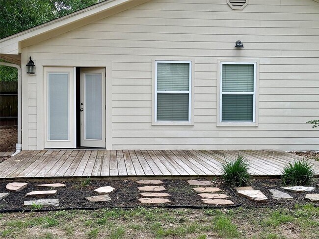 Building Photo - 239 Ridgewood Dr