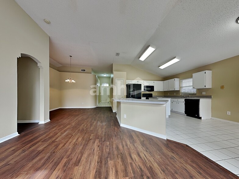 Building Photo - 2315 Kenwick Dr