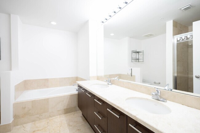 Building Photo - 410 Evernia St