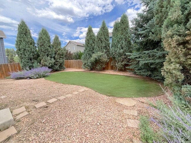 Building Photo - 3 Bedroom Home Available Near Stetson Hill...