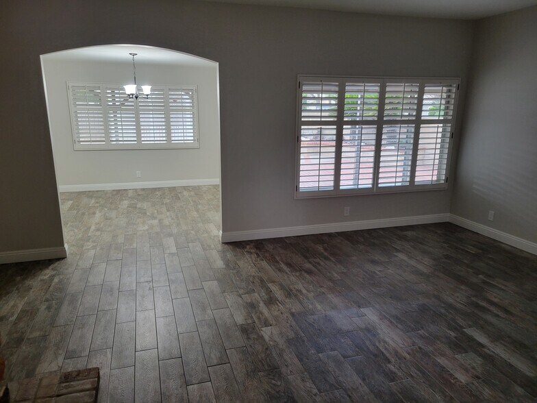 Building Photo - 10651 Baton Rouge Pl