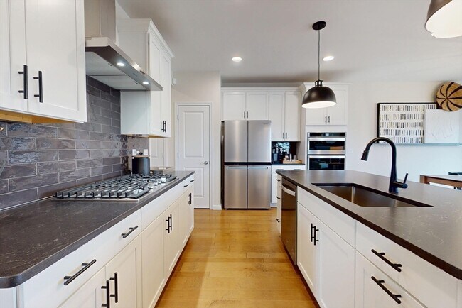 Building Photo - 129 Cold Brk Dr