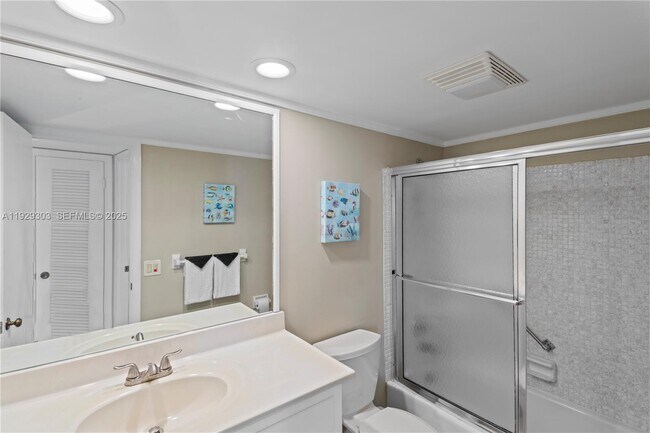 Building Photo - 3051 NE 48th St