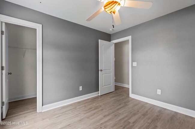 Building Photo - 2901 Beunavista Ct