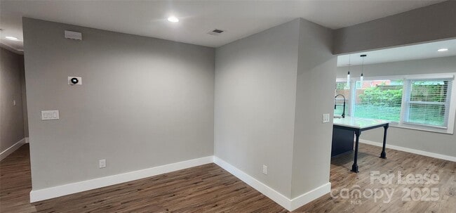 Building Photo - 2000 Tyvola Rd