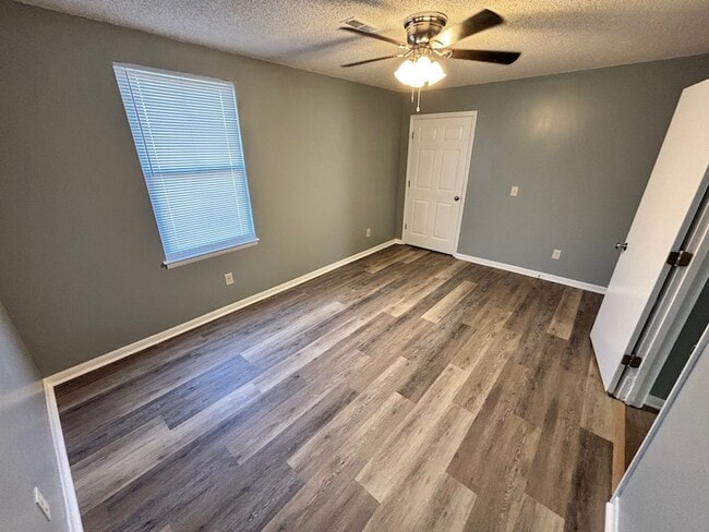 Building Photo - 3415 Meadow Ct