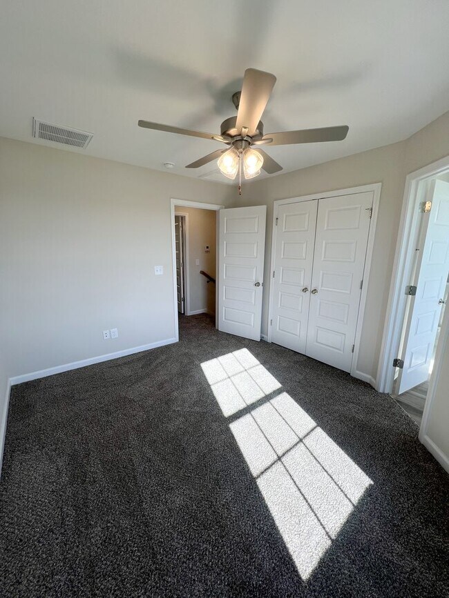 Building Photo - 1130 Pembroke Oak Grove Rd