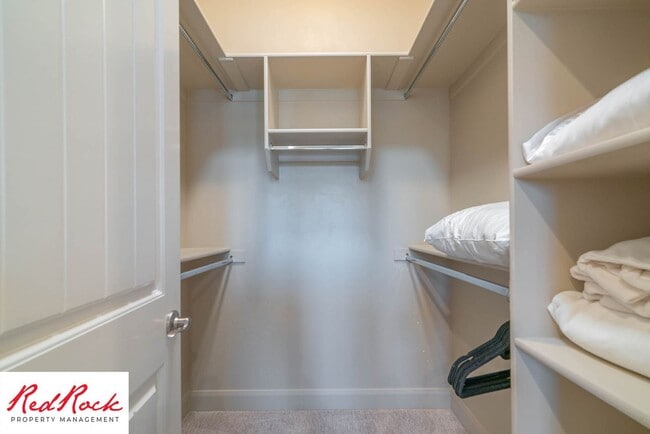 Building Photo - Stunning 3 Bedroom Fully Furnished Home. C...