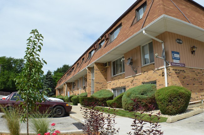 Building Photo - Warwick Apartments