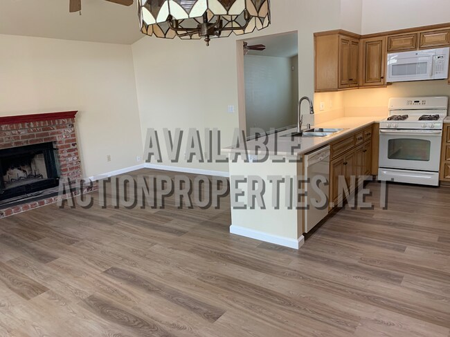 Building Photo - Antelope Single Story, - 3 bedroom, 2 bath - Separate Living Room, Family Room w/fireplace  Low M...