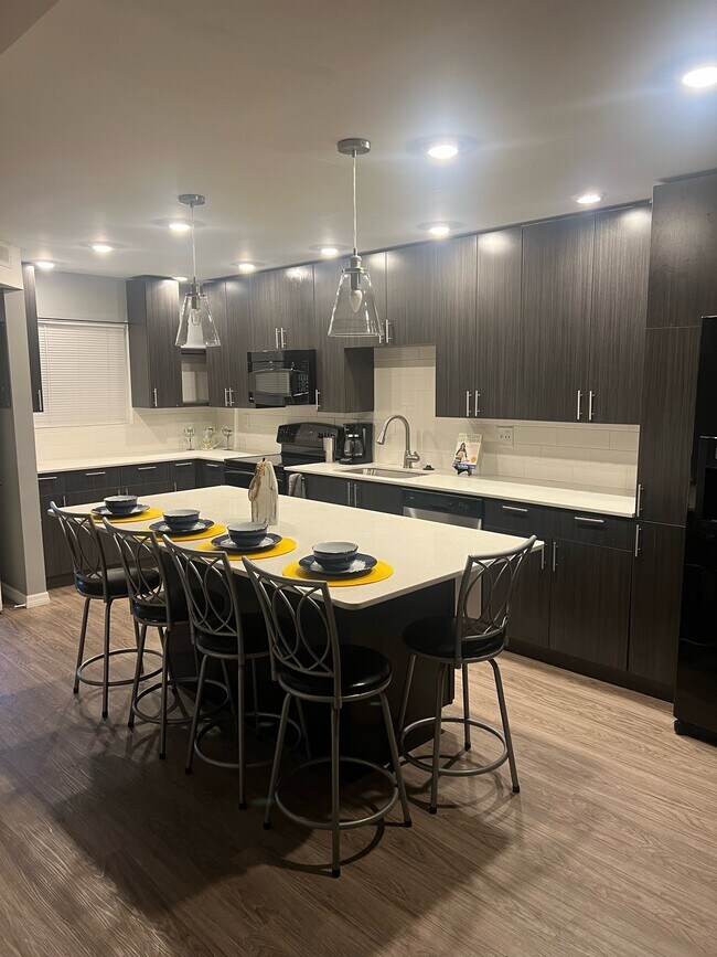 Building Photo - 144 S Halifax Ave