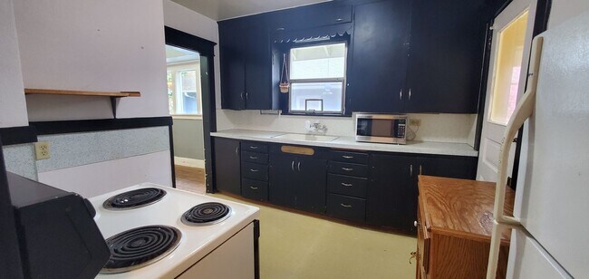 Building Photo - Spacious 2 Bed 1 Bath in Central Ballard