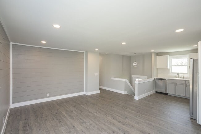Building Photo - Available June. Large house, fenced back yard, renovated, fenced back, pets ok, great for house s...