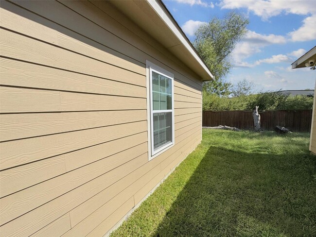 Building Photo - 809 S Wilson St