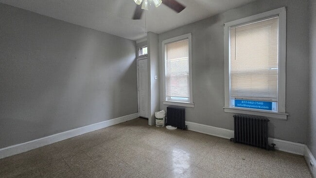 Building Photo - 427 Royden St