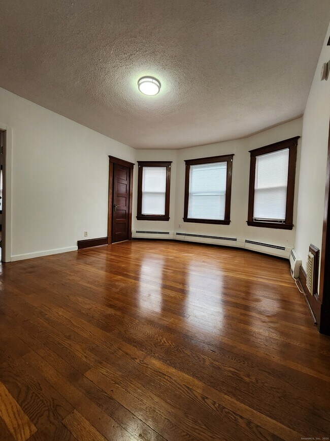 Building Photo - 106 Lyons St