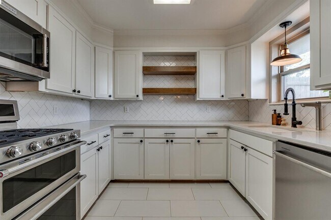 Building Photo - 3213 NW 61st Pl