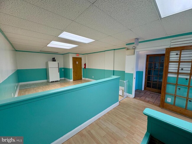 Building Photo - 3002 N Centre St