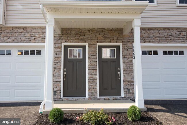 Building Photo - 1817 Shady Ln