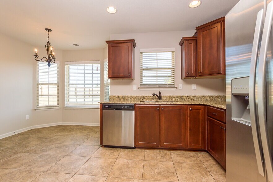 Building Photo - 3208 Vandelay Cove