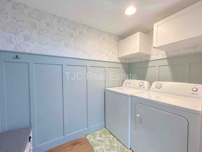 Building Photo - Townhome in the Cherry Creek School District!