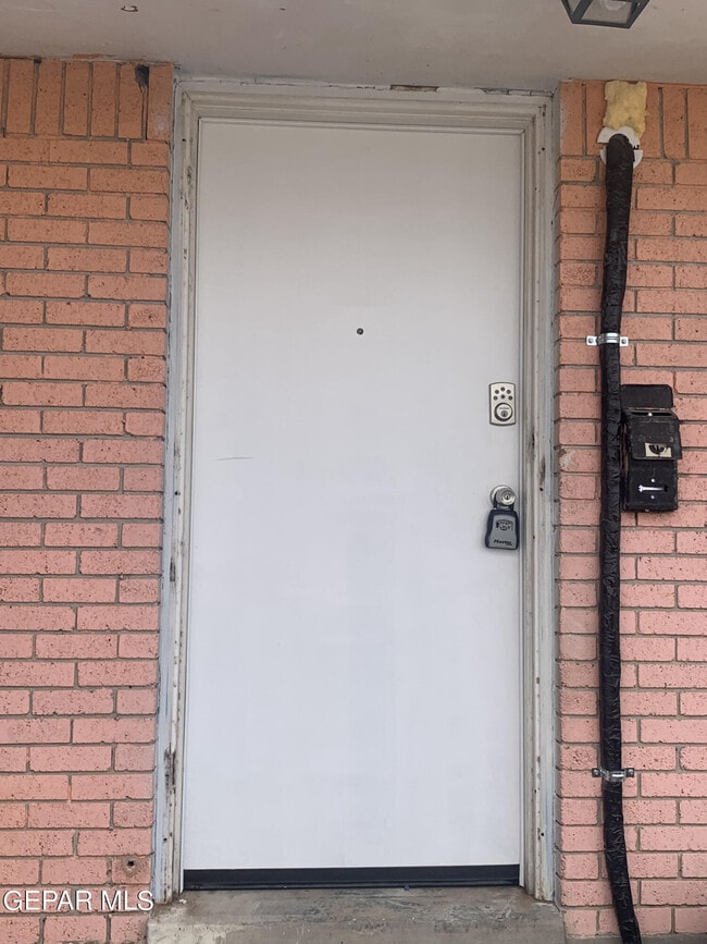 Primary Photo - 3910 Leavell Ave