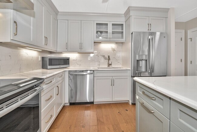 Building Photo - 125 Coolidge Ave