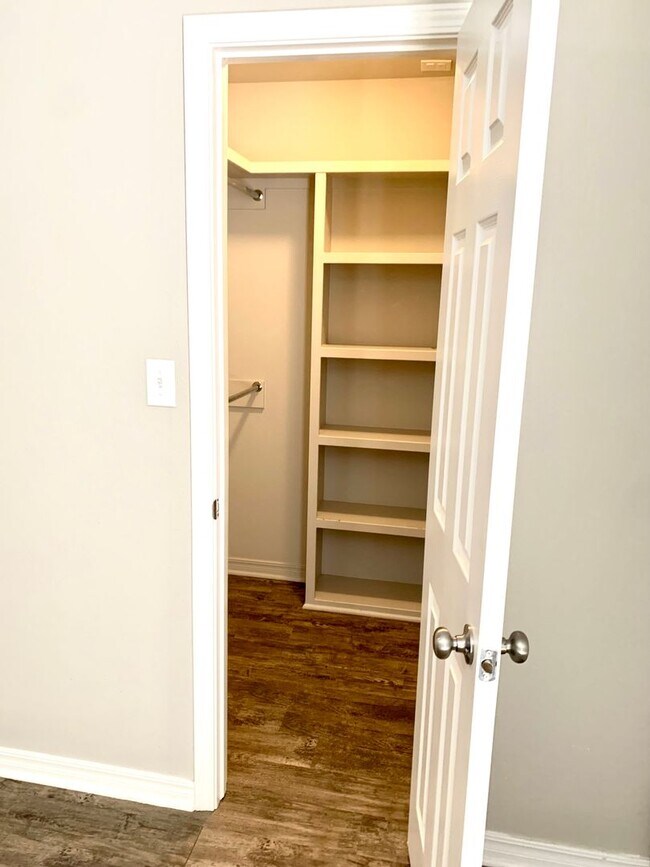 Building Photo - 2 Bedroom 2 Bath Duplex.