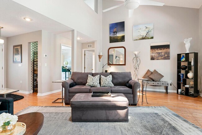 Building Photo - ** STUNNING 4 BEDROOM 2 FULL BATH/ 2 HALF BATH HOME WITH A PRIVATE POOL LOCATED JUST MINUTES FROM...