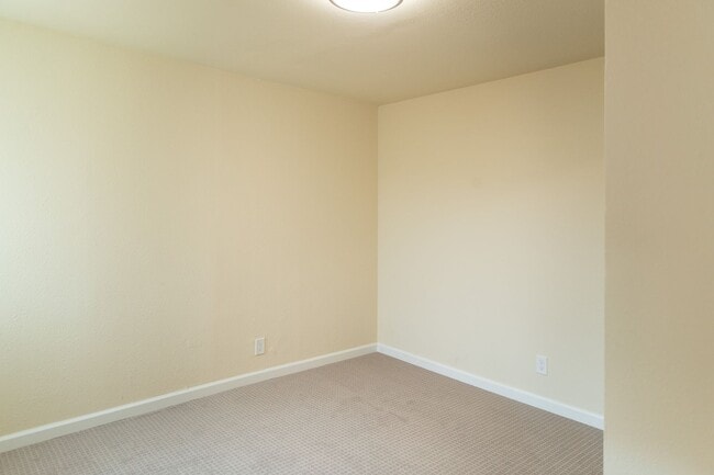 Building Photo - South Salinas  Available NOW 2 bed/1 bath