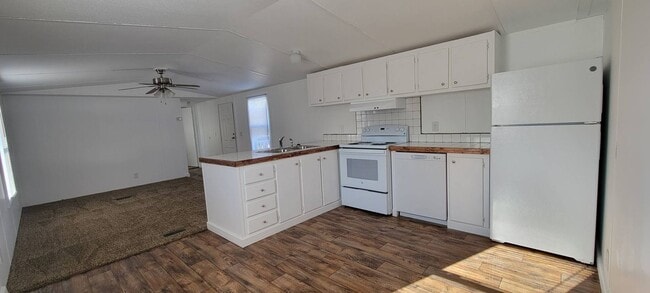 Building Photo - Ready to Move in