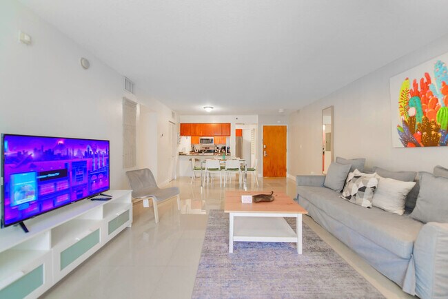 Building Photo - 1200 Brickell Bay Dr