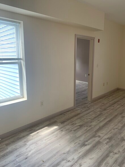 Building Photo - 464 Howe Ave