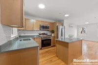 Building Photo - Renovated 3 bed 2.5 bath in Cambridge