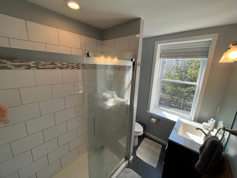 Building Photo - 112 Seville St