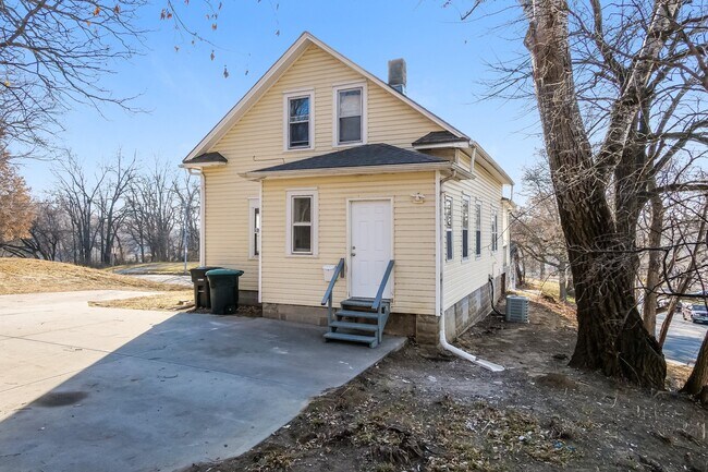 Building Photo - 4258 Laurel Ave