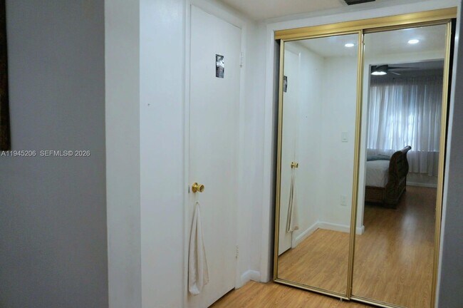 Building Photo - 1481 NE Miami Gardens Dr