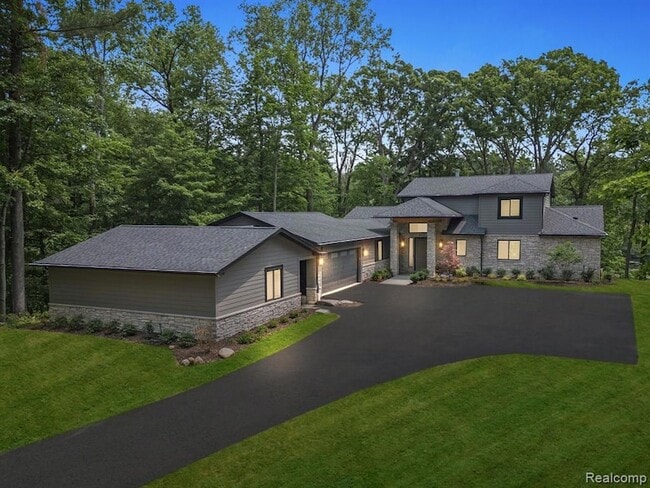 Building Photo - 3511 Lakecrest Dr