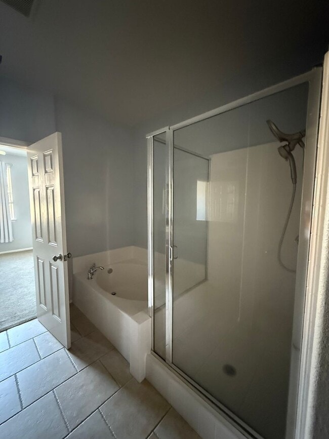 Building Photo - 3 bed, 2 1/2 bath townhome in Moorpark