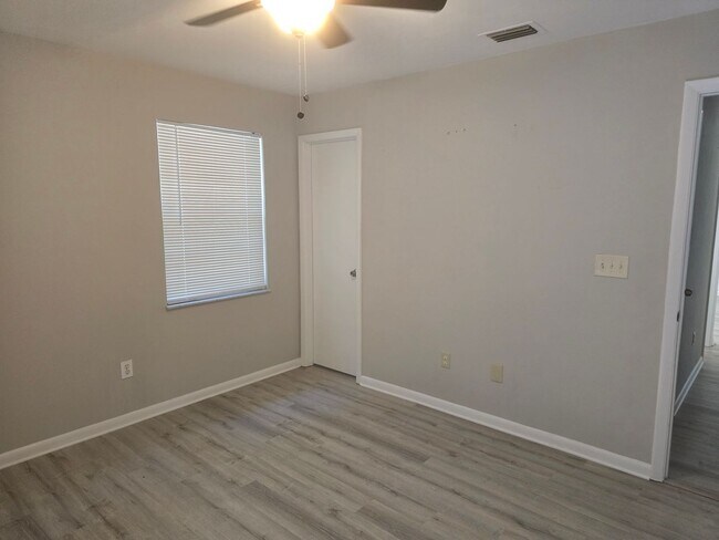 Building Photo - 6853 Grove Rd