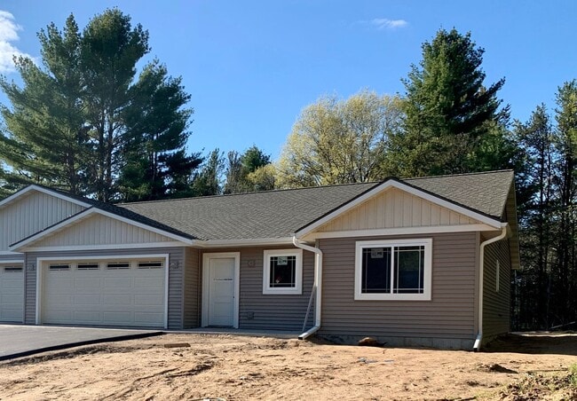 Building Photo - 122-124 Hickory Lane