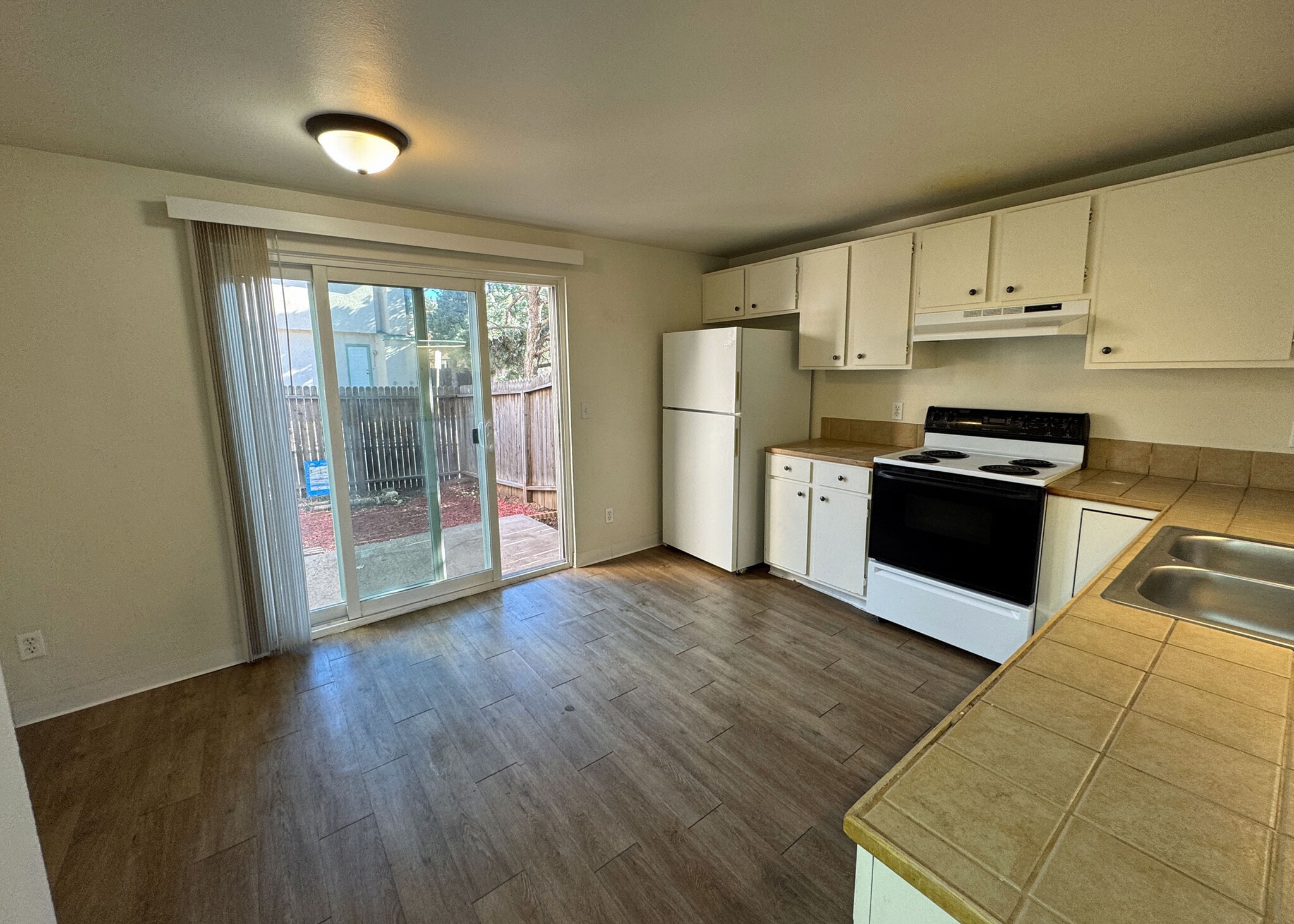 Building Photo - 1118 Darby St